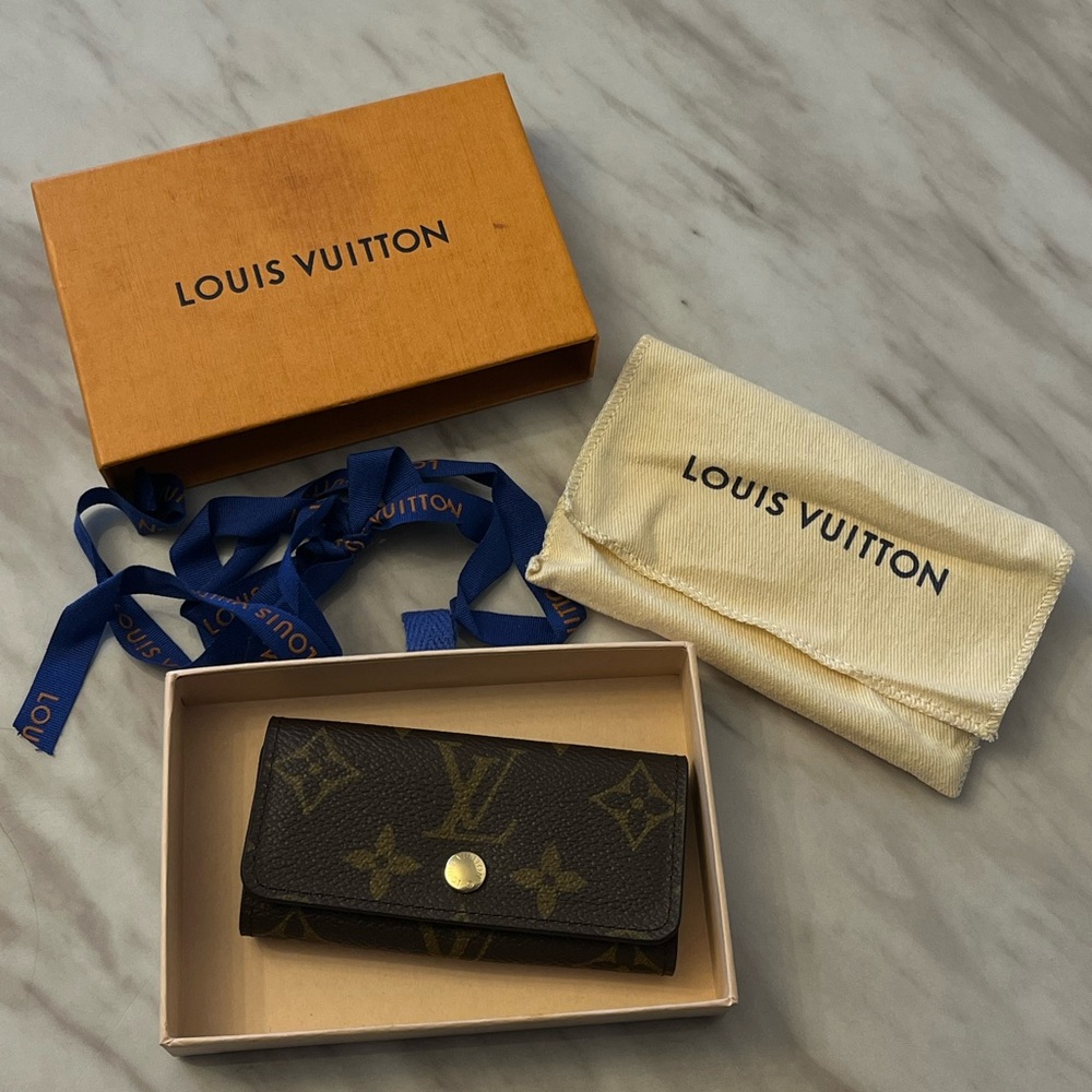 Louis Vuitton 4 key holder